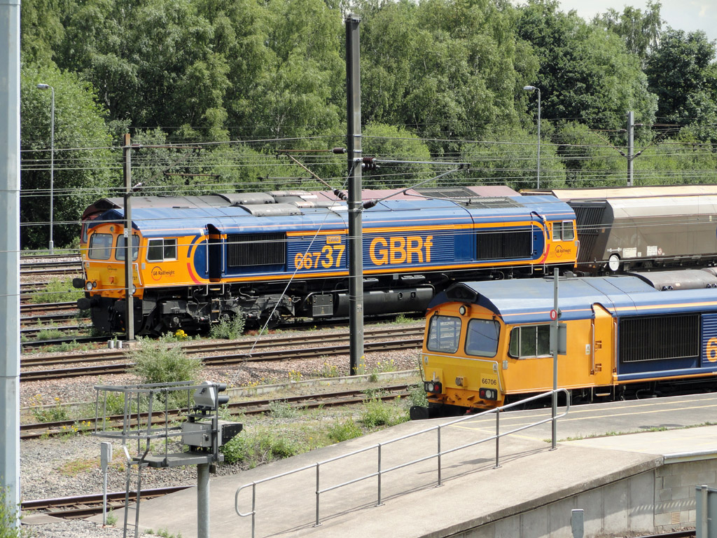 No.66737 at Doncaster