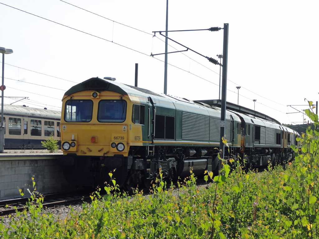 No.66739 at Doncaster