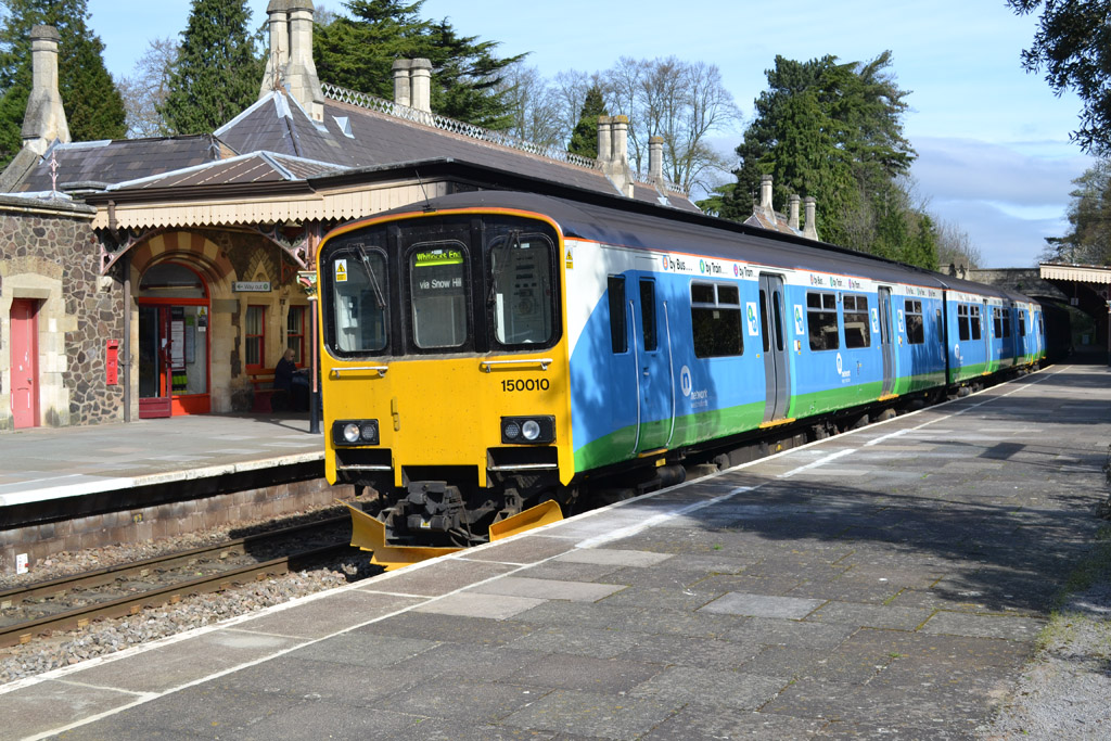 No.150010 as a two-car unit