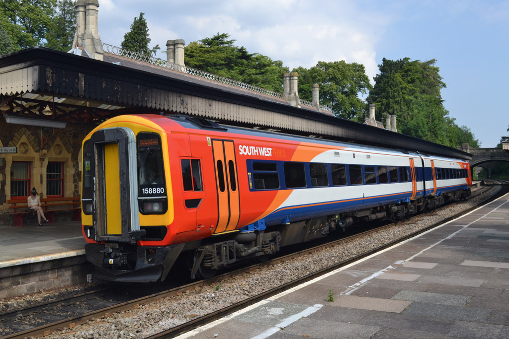 No.158880 at Great Malvern