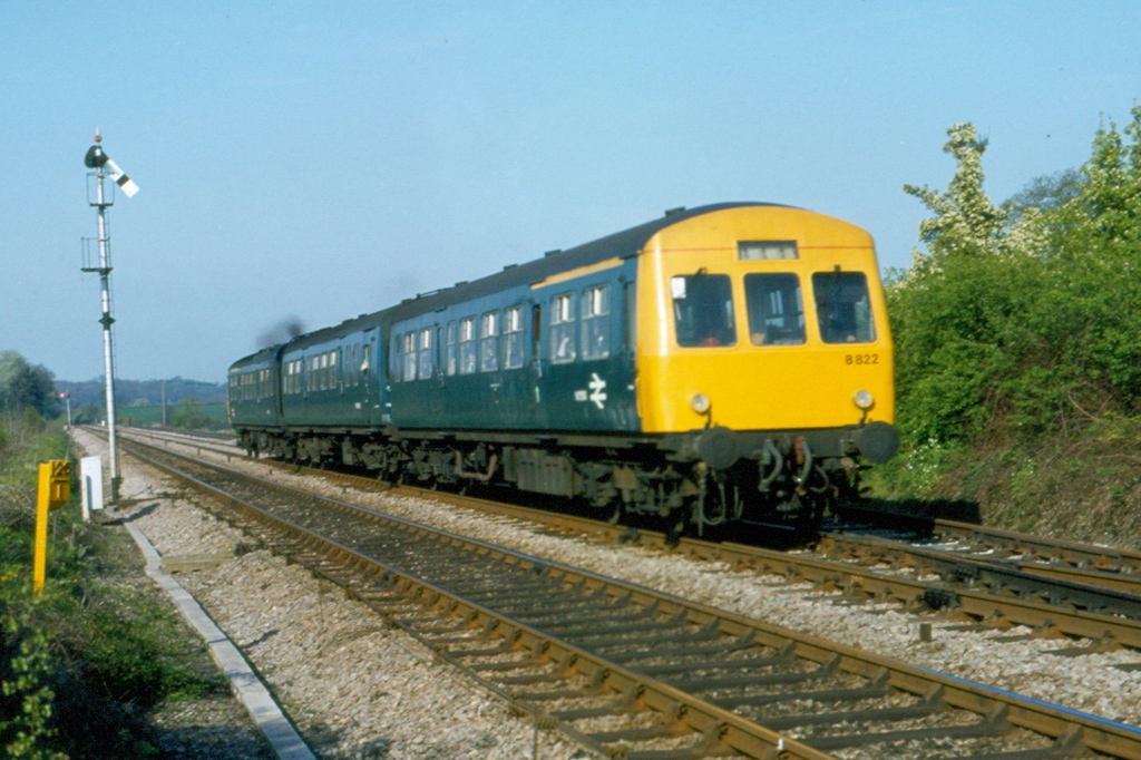 Class 101 diesel multiple unit at Newland